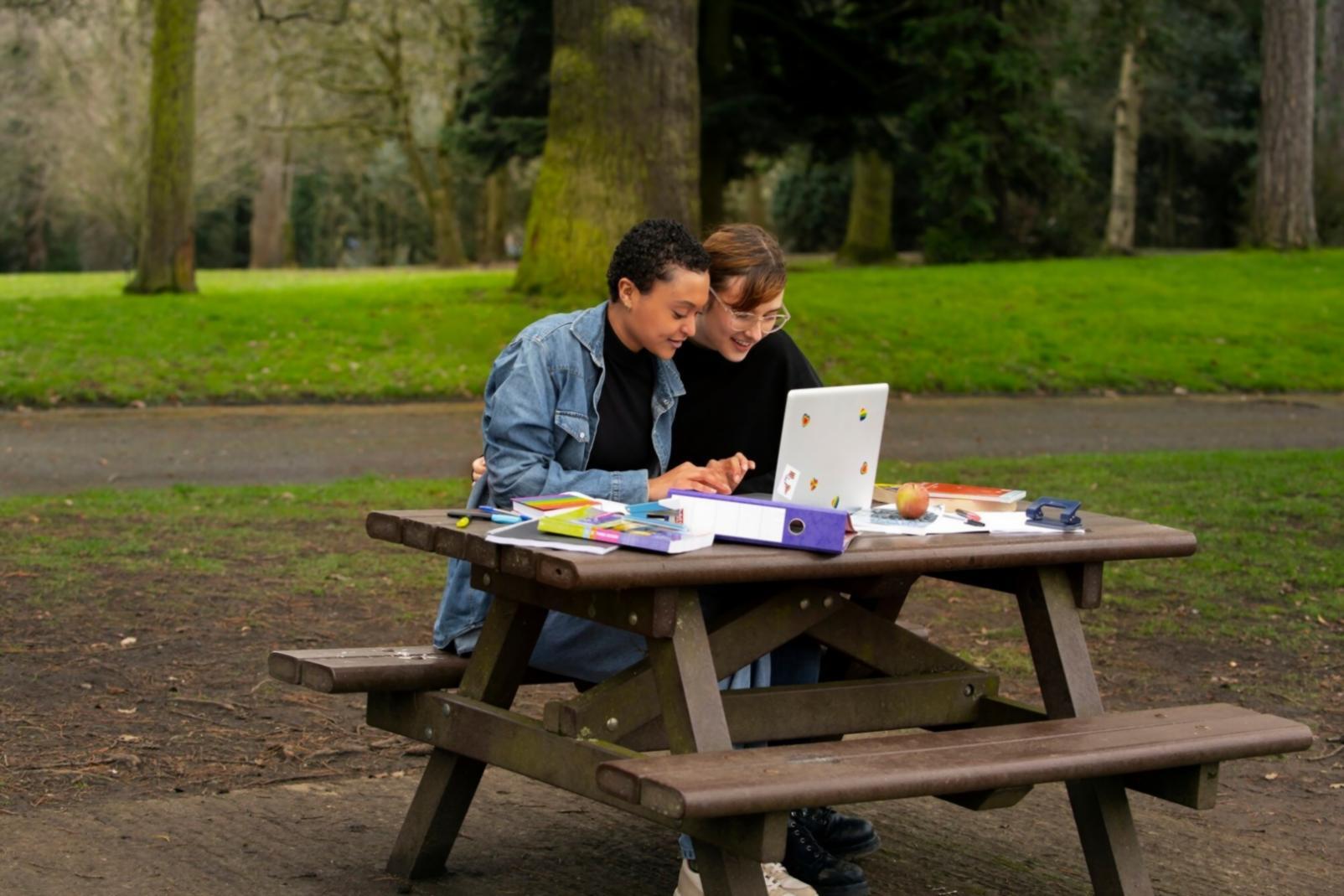 Процесс анализа финансовых документов и расчетов показателей оборотного капитала